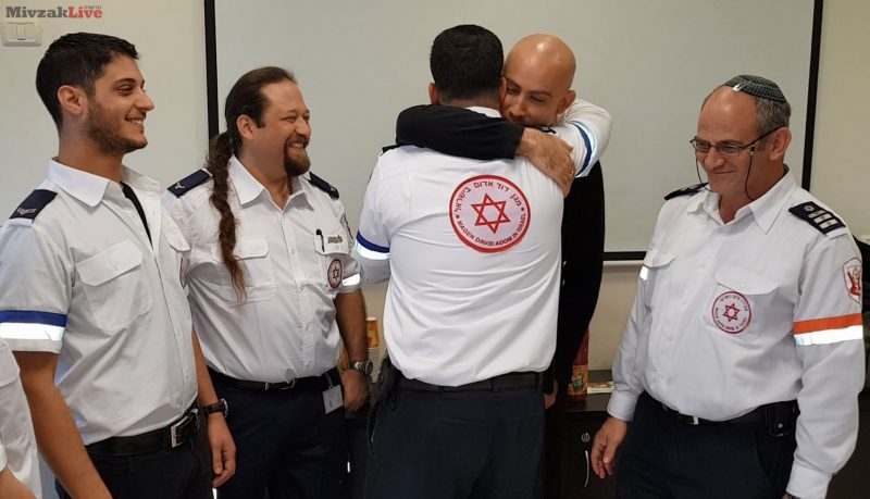 שטיינהרט יחד עם צוותי מדא שטיפלו בפיגוע בהר אדר במפגש בתחנת מדא בירושלים צילום דוברות מדא 15.1.18 2