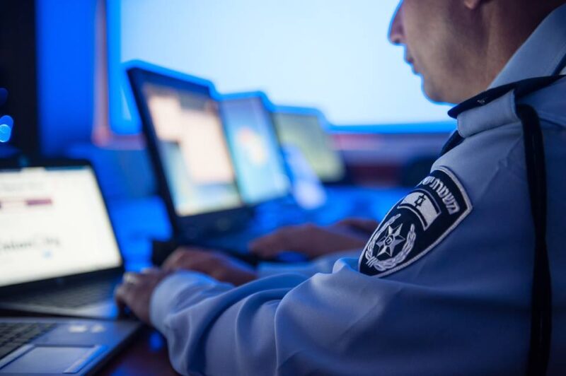 נעצר תושב ירושלים בשנות ה-60 לחייו בחשד לביצוע עבירות מין בבחורה שהכיר ברשת