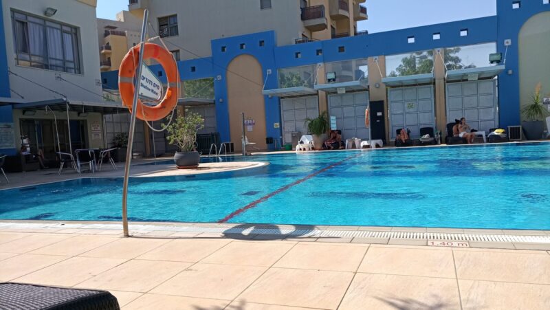 מנכ"ל משרד הבריאות: התו הירוק בבריכות החיצוניות יבוטל, רואים עצירה בירידה בתחלואה