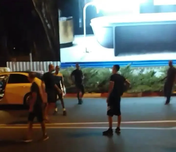 סרטון רעולי הפנים שקראו לנקמה: תשעה חשודים נעצרו בפשיטה לילית של המשטרה