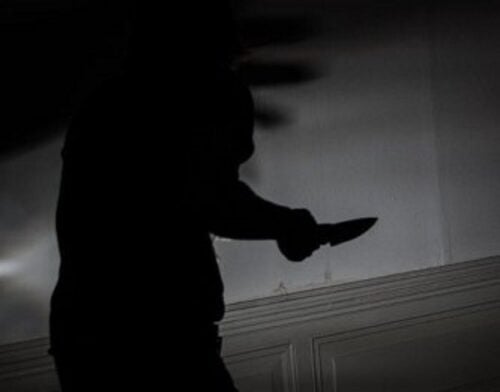 אישום: ניסה לרצוח את אשתו בדקירות סכין, ”היא לא תתגרש ממני”