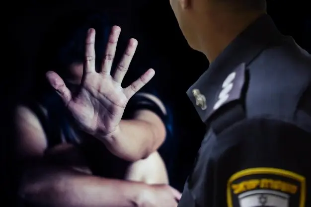 קצין משטרה - שוטר - אלימות - תקיפה