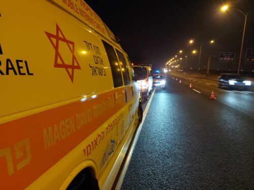 כביש 1 הולך רגל נהרג ושניים נוספים נפצעו