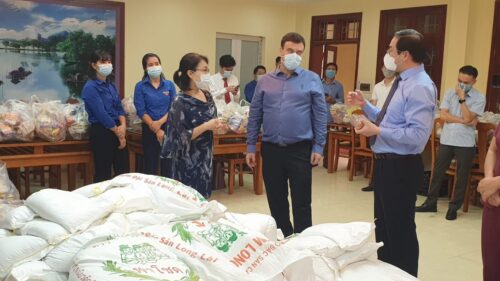 500 חבילות מזון כסיוע הומניטרי חולקו בהאנוי הבירה