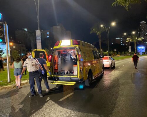 הולכת רגל בת 38 נפגעה מרכב בבאר שבע
