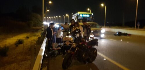 תאונה בין אופנוע ורכב בכביש 1