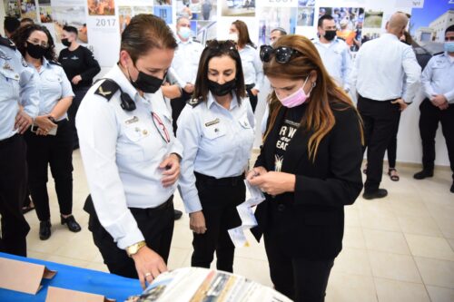 נציבת שב"ס קיימה סיור עם חה"כ מירב בן ארי
