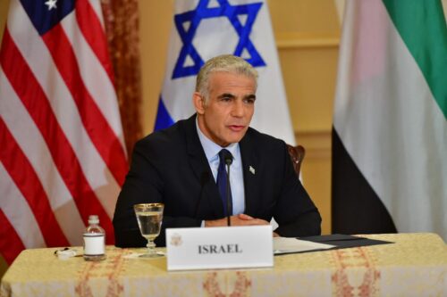 שר החוץ, יאיר לפיד, יצא לפני זמן קצר (רביעי) בהצהרה מיוחדת עם מזכיר המדינה של ארה"ב, אנתוני בלינקן ושר החוץ האמירתי, השייח עבדאללה בן זיאד.