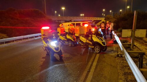 בן 60 נפצע קשה בתאונת דרכים בין אופנוע לרכב סמוך למחלף השבעה בכביש 4