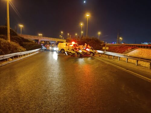 בן 60 נפצע קשה בתאונת דרכים בין אופנוע לרכב סמוך למחלף השבעה בכביש 4