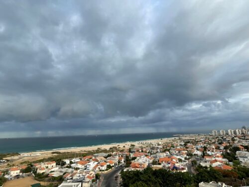 תחזית מזג האוויר: היום התחממות, מחר מערכת גשם בצפון ובמרכז