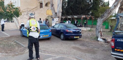 מספר מתפללים נפגעו מגז מדמיע שהותז לתוך בית הכנסת בו התפללו בפתח תקווה