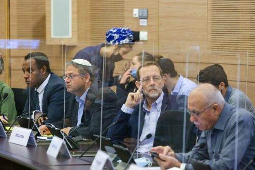 דיון על חיסוני הילדים לקורונה