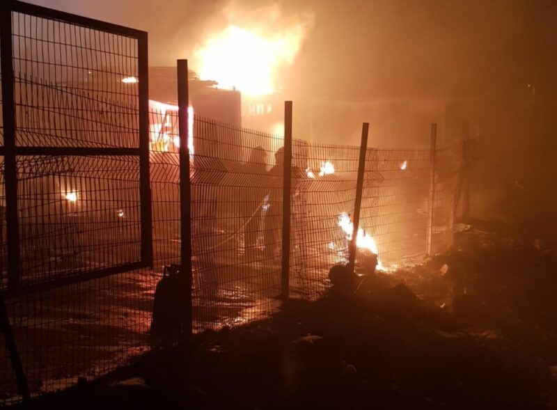 קידר: שריפה פרצה במתחם המכיל בית גידול חיות