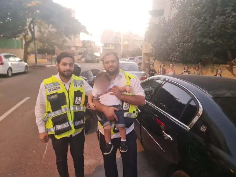 אלעד: פעוט בן שנתיים ננעל ברכב וחולץ בשלום
