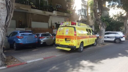 גבר בן 30 נמצא ללא רוח חיים בדירה בתל אביב