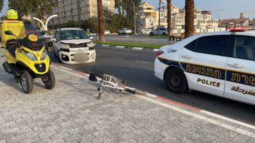 רוכבת אופניים בת 30 נפצעה בינוני מפגיעת רכב באשקלון