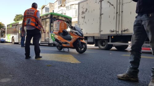 הולך רגל בן 35 נפצע בינוני מפגיעת אופנוע בתל אביב