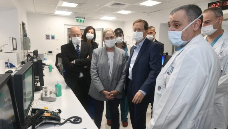 נשיא המדינה סיור בבית חולים בנהריה: "עוקב בדאגה אחר ההסלמה באלימות"
