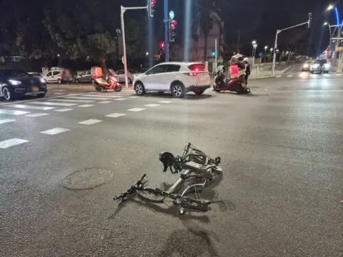 רוכב אופניים בן 50 נפצע קשה מפגיעת רכב באשדוד