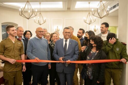 ירושלים: ראש העיר חנך מבנה חדש לחיילים בודדים בשכונת בית הכרם