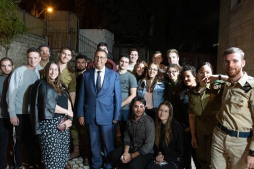 ירושלים: ראש העיר חנך מבנה חדש לחיילים בודדים בשכונת בית הכרם