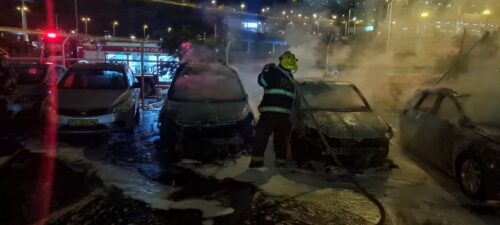 שריפה פרצה במגרש רכבים בחיפה