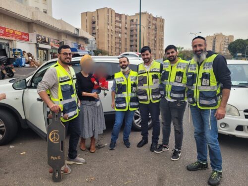 נתניה: פעוט בן שנה ננעל ברכב לעיני אמו וחולץ בשלום