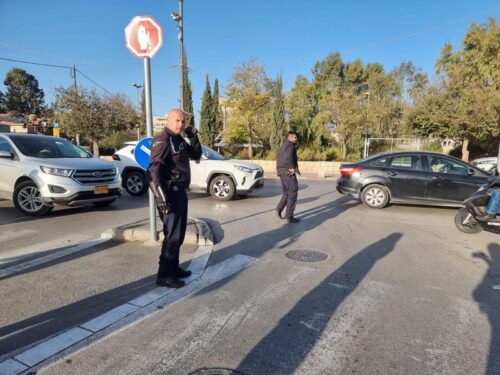 פיגוע דקירה נוסף בירושלים: אישה נפצעה קל, המחבלת אותרה לאחר מצוד