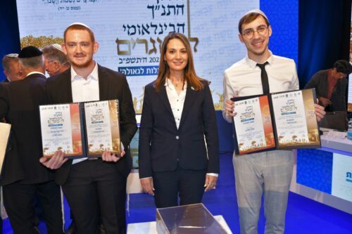 חתני חידון התנ”ך הבינלאומי למבוגרים: יאיר יוסף גוגנהיים ולירון בן משה
