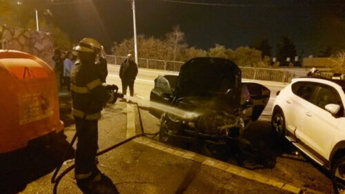רכב עלה באש בשדרות הציונות בחיפה, לא דווח על נפגעים