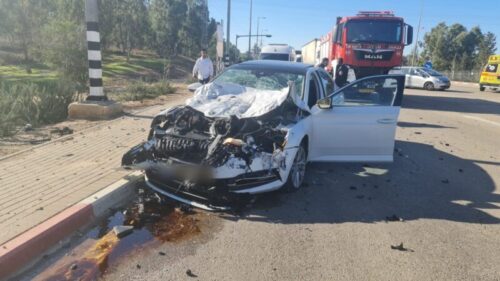 שלושה בני אדם נפצעו בינוני בתאונת דרכים בין מספר כלי רכב סמוך לצומת איבים