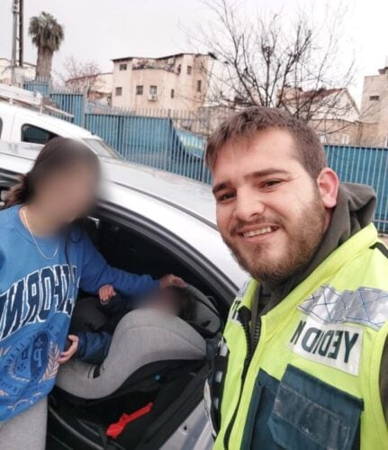 מבשרת ציון: תינוק ננעל בשגגה ברכב וחולץ על ידי מתנדב ידידים