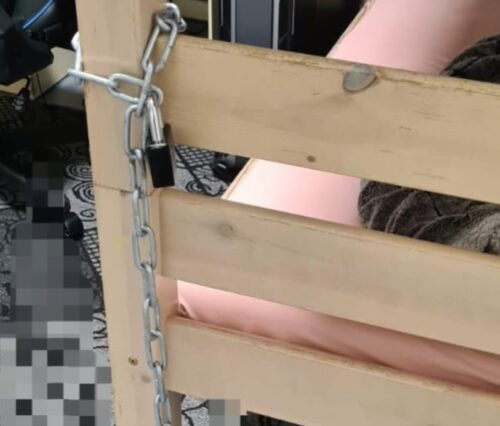 חשד: תושב לוד קשר את אימו בשלשלאות למיטה כחלק מ"הליך גמילה"