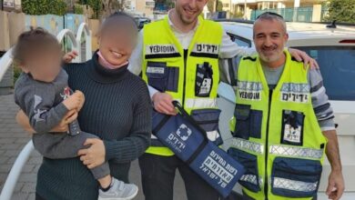 ראשון לציון: תינוק ננעל ברכב וחולץ בשלום בידי מתנדבי 'ידידים'
