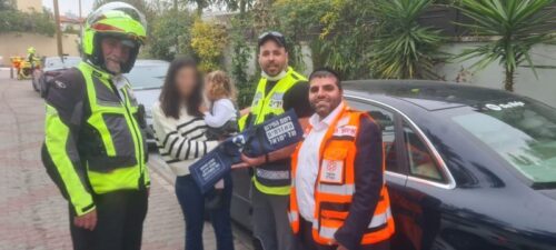 תל אביב: פעוטה בת שנה וחצי ננעלה ברכב לעיני אמה וחולצה בשלום