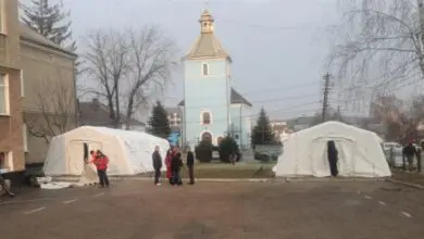 משלחת חקלאים מישראל נסעה לגבול אוקראינה עם אוהלי ענק לסייע לפליטים