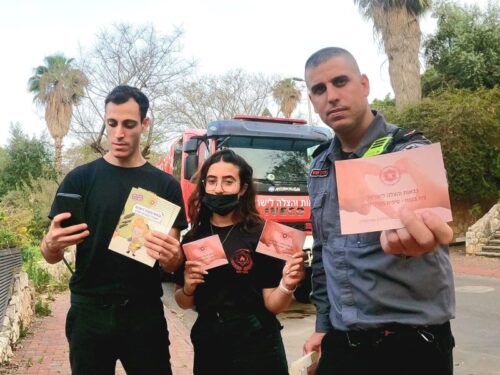 בכבאות והצלה לא לוקחים סיכונים ומגיעים עד דלתות בתי התושבים בסיכון