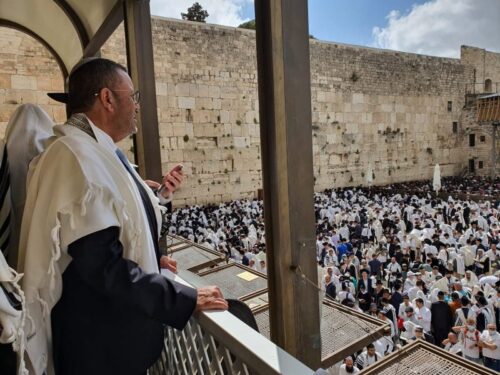אלפים הגיעו לכותל: "המסורת והמורשת של העם היהודי אינם ניתנים לערעור"