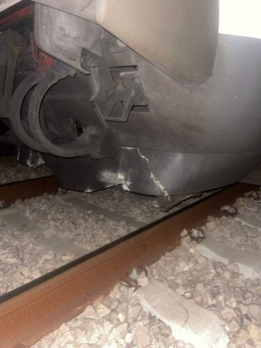 סלעים הונחו על מסילת הרכבת - שנאלצה לבצע בלימת חירום: "אירוע חמור"