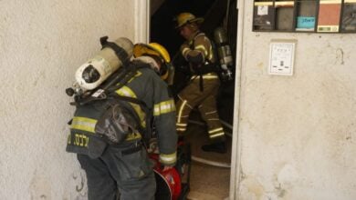 שריפה פרצה בדירה באשקלון, הכוחות חילצו שתי נשים