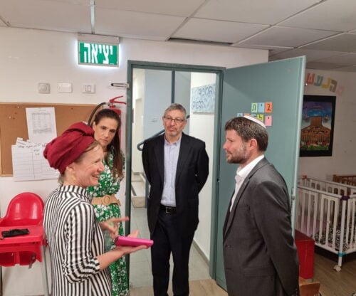 סמוטריץ׳ ביקר במקלט לנפגעות אלימות מהציבור הדתי והחרדי: ״כאבתי את הסיפורים הקשים"