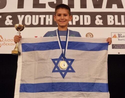 לצלילי ההמנון הלאומי: ישראלי בן 10 זכה באליפות העולם בשחמט