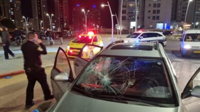 שמשה מנופצת - רכב הרוס - לילה - תאונת דרכים - אשדוד - שוטר