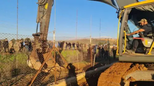 עבודות - גבול לבנון - חייל - יוניפי"ל - טרקטור