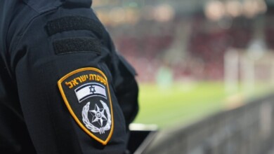 שוטרים - מגרש כדורגל